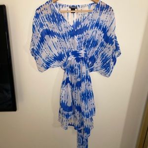 SHEER BlUE/WHITE FLOWY TOP